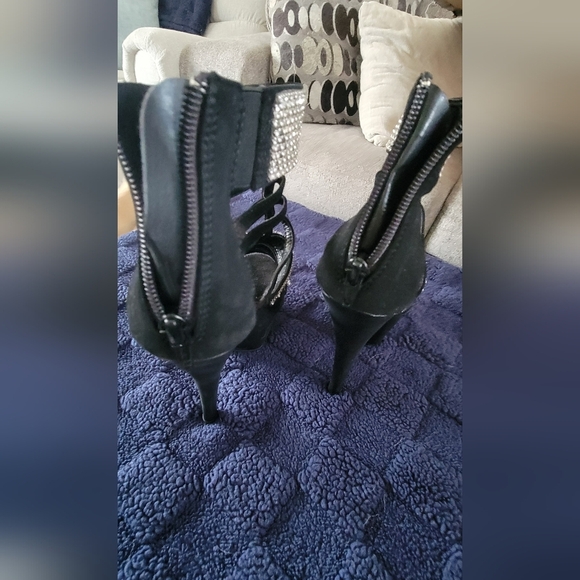 Elegant Black and Silver Women's Platform Heels - Picture 3 of 4